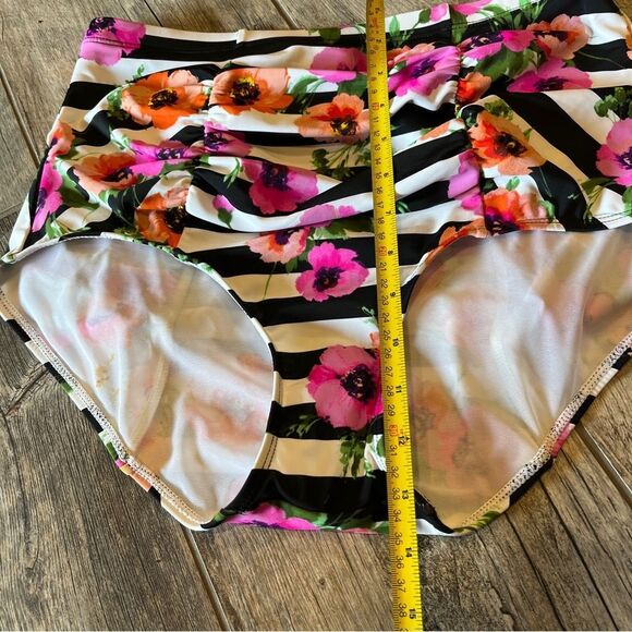 Torrid Floral Striped Bikini Bottoms size medium - Picture 5 of 11